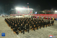 這張朝中社9月9日提供的圖片顯示的是9日零點開始在平壤市中心的金日成廣場舉行的民間及安全武裝力量閱兵式現場。<br/><br/>　　為慶祝朝鮮民主主義人民共和國成立73周年，朝鮮于9日零點開始在首都平壤市中心的金日成廣場舉行民間及安全武裝力量閱兵式，朝鮮勞動黨總書記金正恩出席并檢閱了部隊。<br/><br/>　　新華社/朝中社