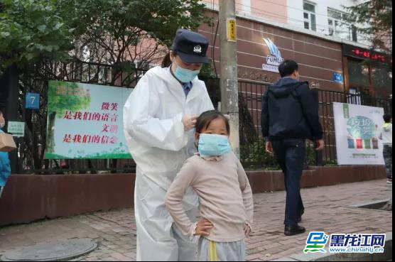 冰城女警刘冲：用细腻温暖“疫”线