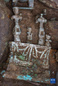 這是在四川德陽廣漢市三星堆遺址考古發掘現場8號“祭祀坑”拍攝的青銅“神壇”局部（9月2日攝）?！⌒氯A社記者 王曦 攝