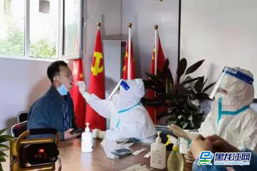（组图）协助核酸检测 运送生活物资 黑龙江省民政厅党员干部下沉社区