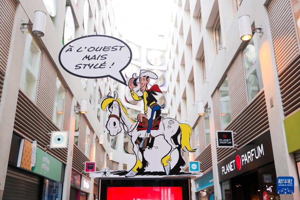 9月16日，比利时布鲁塞尔的一个商场内展出了《幸运的卢克》漫画形象。