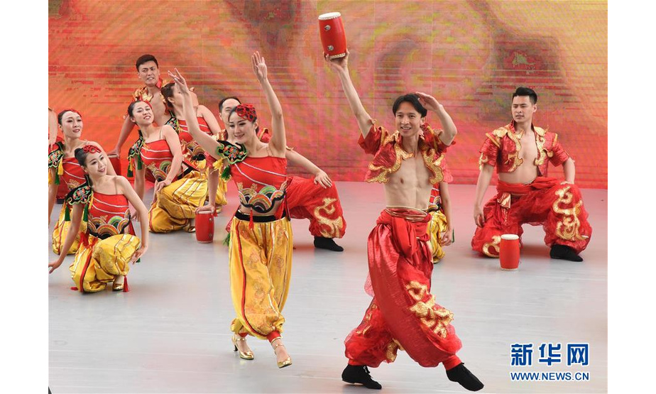 5月12日，演员在开幕式上表演舞蹈《鼓舞新时代》。

　　当日， 2019年中国北京世界园艺博览会“山西日”活动在北京世园会园区开幕。

　　新华社发（任超摄）