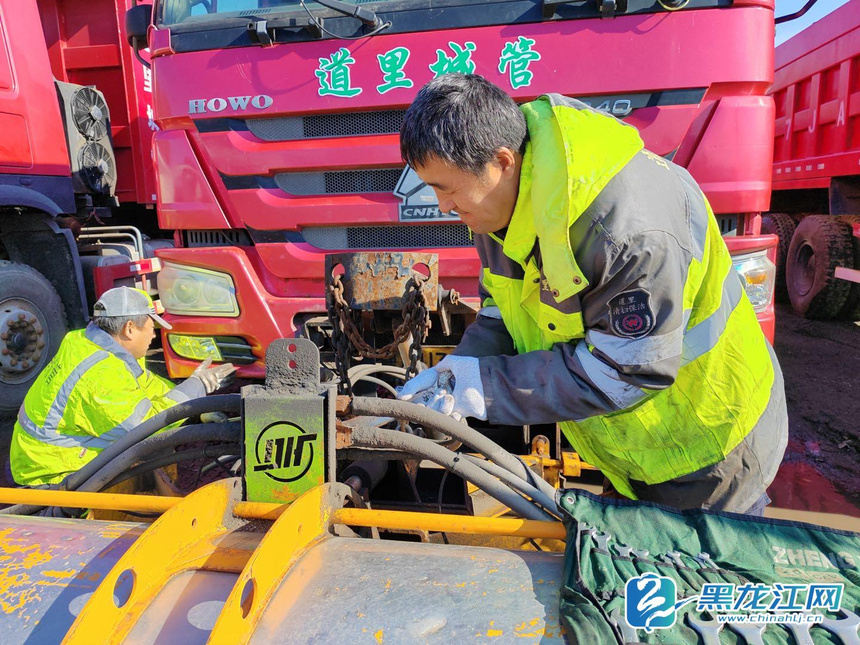 哈尔滨市清冰雪工作准备就绪13000余名环卫工随时准备迎战降雪