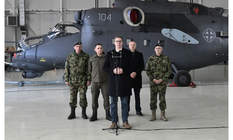 日前，塞尔维亚总统亚历山大·武契奇（Alexander Vucic）参加了装备接收仪式，塞尔维亚空军和防空部队接收4架俄制米-35M武装直升机和五架米-17V架-5军用运输直升机，以及五架欧洲制造的H145M轻型直升机。