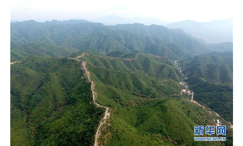 这是天津北部蓟州区的山地（2016年9月7日无人机拍摄）。
 
　　近日，天津市发布了《天津市生态保护红线》，陆海统筹划定生态保护红线总面积1393.79平方公里（扣除重叠），占全市陆海总面积的9.91%。 新华社记者 岳月伟 摄
