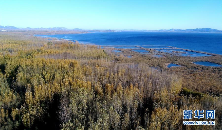 这是天津蓟州区的饮用水水源保护区——于桥水库（2017年11月13日无人机拍摄）。
 
　　近日，天津市发布了《天津市生态保护红线》，陆海统筹划定生态保护红线总面积1393.79平方公里（扣除重叠），占全市陆海总面积的9.91%。 新华社记者 岳月伟 摄
