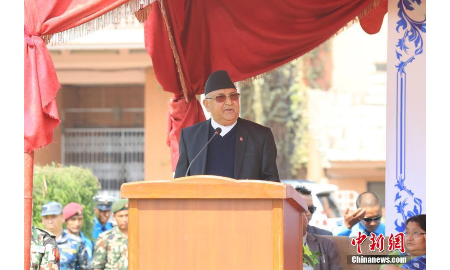 10月15日，尼泊尔末代王朝（沙阿王朝）国王王冠正式对外展出。图为尼泊尔总理奥利在加德满都纳拉扬希蒂王宫博物馆有关仪式上致辞。中新社记者 张晨翼 摄