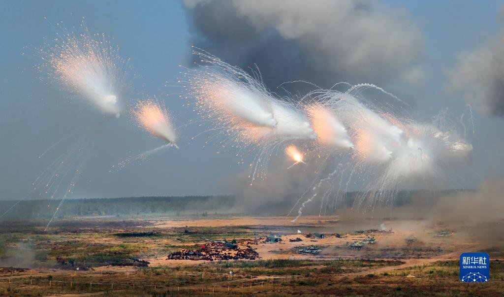 这是9月12日在白俄罗斯布列斯特州拍摄的俄白“西部-2021”联合战略演习现场。

　　俄罗斯与白俄罗斯武装力量“西部-2021”联合战略演习9日拉开帷幕，实兵演练于10日至16日在俄境内9个射击场、波罗的海水域以及白俄罗斯境内5个射击场举行。

　　新华社发（任科夫 摄）