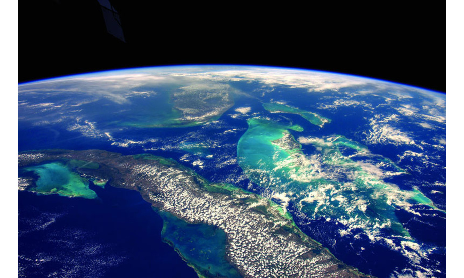 近日，英国宇航员提姆•皮克发布了一组太空视角下地球的绝美照片。