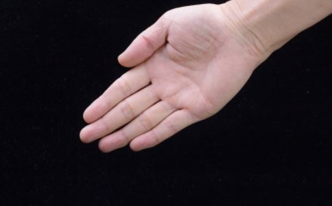 女人手心老出汗 小心这6个原因