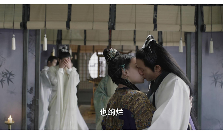 新浪娱乐讯 电视剧《宸汐缘》今晚上演高糖剧情，九宸终于向灵汐求婚了，张震、倪妮吻戏超甜。