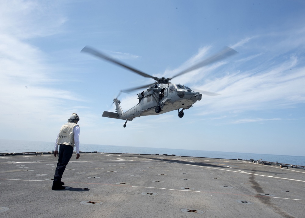 近日，美国海军“巴丹”号两栖攻击舰 “纽约”号两栖船坞运输舰以及“橡树山”号船坞登陆舰在大西洋海域进行了“水面战高级战术训练”。