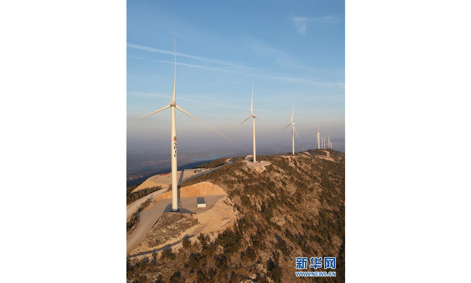这是2018年9月20日拍摄的黑山莫祖拉风电站现场。中国、马耳他、黑山三国合作建设的黑山莫祖拉风电站有望今年上半年投入运营，帮助黑山获得更稳定的电力供应并保护生态。5年多来，“一带一路”倡议在欧亚大陆落地生根，成为中欧战略合作新的增长点，也成为进一步拉近中欧关系、实现互惠共赢的重要纽带。新华社发