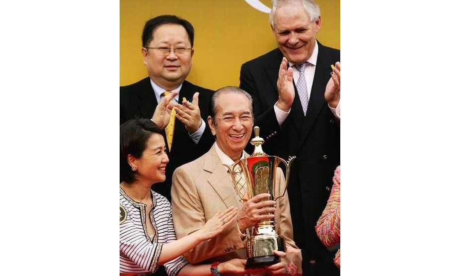 据港媒，赌王何鸿燊5月26日去世。这位澳门博彩史上权势最大、获利最多、名气最响的赌王，一生充满了传奇色彩。