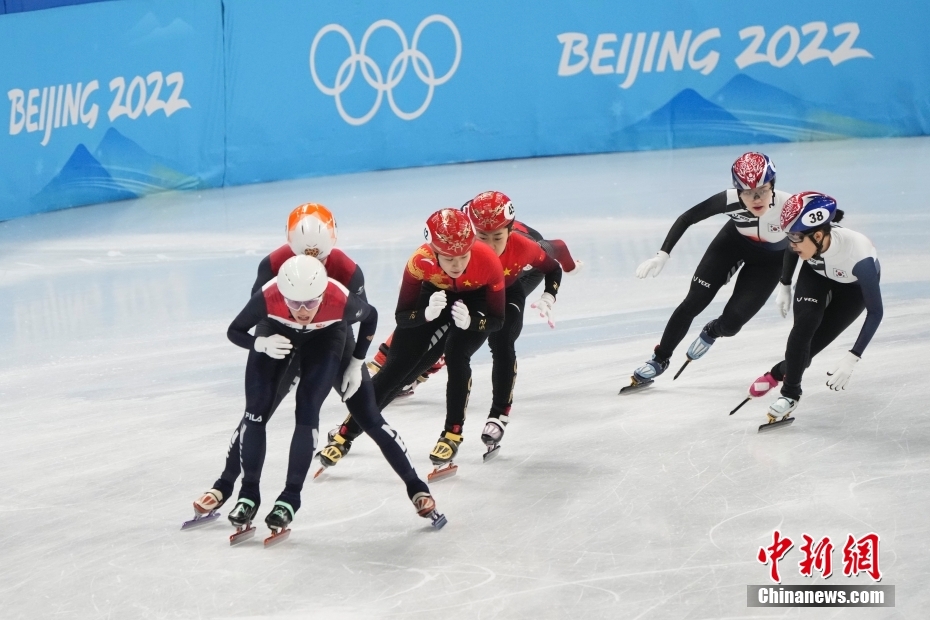 2月13日，北京2022年冬奥会短道速滑项目女子3000米接力决赛在首都体育馆举行。 中新社记者 毛建军 摄