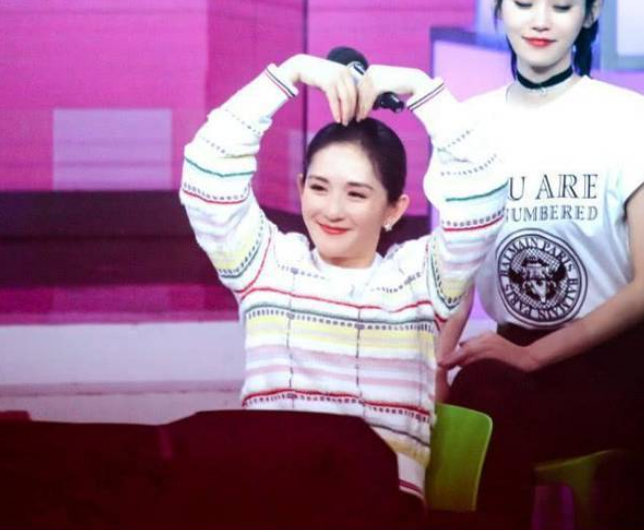 辣妈谢娜产后复出路透图曝光 脸庞圆润四肢仍