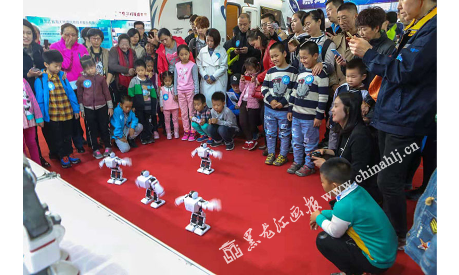 第七节中国·哈尔滨国际科技成果展览交易会，科技合作成果展区。（黑龙江画报记者 赵刚 摄）