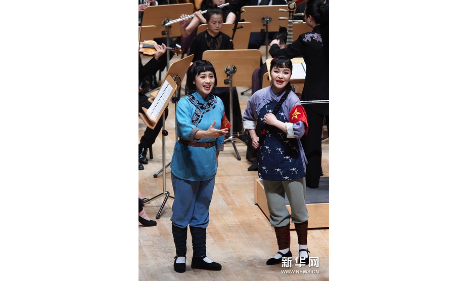 7月25日晚，演员在音乐会版歌剧《洪湖赤卫队》中表演。新华社记者 任珑 摄