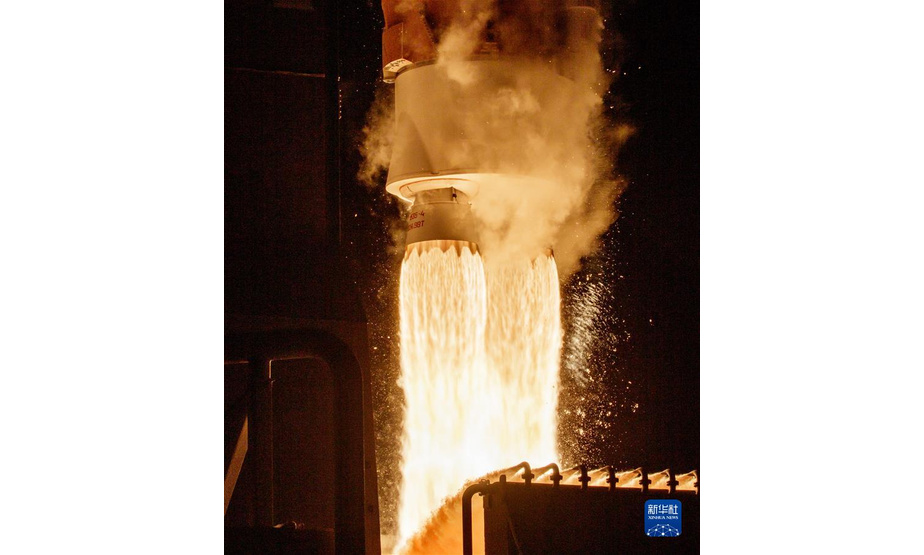 10月16日，美国航天局“露西”号太空探测器搭乘美国联合发射联盟公司“宇宙神5”型火箭从美国佛罗里达州卡纳维拉尔角空军基地发射升空。

　　当日，“露西”号太空探测器从卡纳维拉尔角空军基地发射升空，开启为期12年的太空旅程，将首次探索在木星轨道内运行的特洛伊小行星群。

　　新华社发（美国航天局供图）