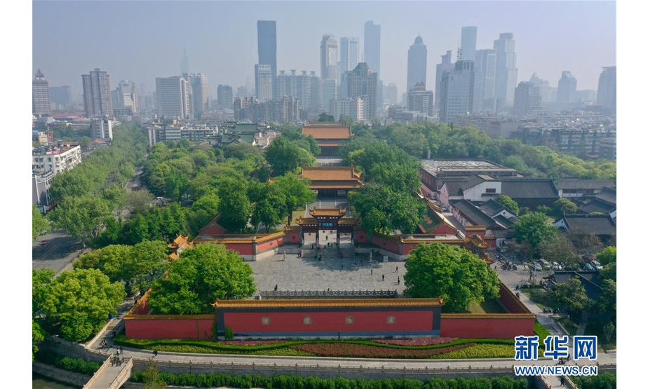 这是4月17日无人机拍摄的南京朝天宫。 新华社记者 李博 摄