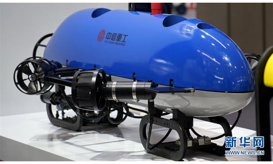 “我是海豚的兄弟”——世界机器人博览会上展出的一款水下机器人（8月21日摄）。 在北京举行的世界机器人博览会上，众多机器人集中登场，上演了一场机器人“群英会”。此次世界机器人博览会是2019世界机器人大会的重要组成部分，由工业机器人、服务机器人、特种机器人、物流机器人等展区组成，180多家机器人行业的国内外知名企业及科研机构的技术成果、应用产品等与公众见面。 新华社记者李欣摄