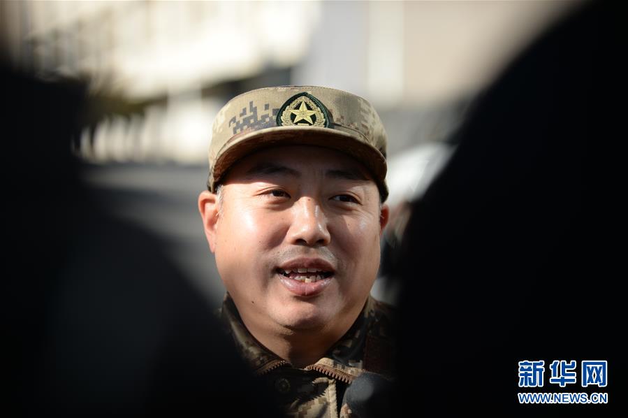 1月13日，中国乒协主席刘国梁接受采访。当日，中国国家乒乓球队在北京某军事体育训练中心开始为期一周的军训。新华社发（侯昭康摄）