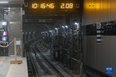 这是12月2日在俄罗斯首都莫斯科拍摄的莫斯科地铁第三换乘环线西南段米丘林大街站内隧道。<br/><br/>　　12月7日，由中国铁建承建的莫斯科地铁第三换乘环线西南段投入运行。俄罗斯总统普京以视频连线形式出席通车仪式并宣布正式开通。2017年1月，中国铁建中标莫斯科地铁第三换乘环线西南段项目，标段全长5.4公里，包含阿明耶沃站、米丘林大街站、韦尔纳茨基大街站3个车站和9条盾构隧道建设任务，这也是俄罗斯首次在地铁施工领域引进中国企业。走进米丘林大街地铁站，红色立柱、团寿纹、祥云等中国元素随处可见。这里已经成为中俄友谊的新地标，展现出“一带一路”上的跨文化盛景。<br/><br/>　　新华社记者 白雪骐 摄