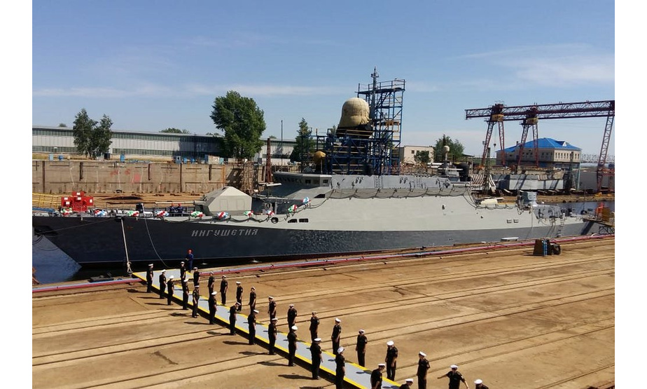日前，俄罗斯建造的21631项目的8号艇下水，该艇是俄罗斯研发的一款小型导弹艇，值得注意的是该艇在下水时，船体上层建筑的脚手架还没有拆除。
