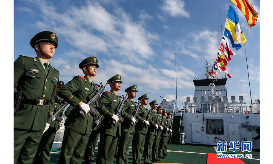 14日上午靠泊在菲律宾马尼拉港15号码头。这是中国海警舰艇首次访问菲律宾。