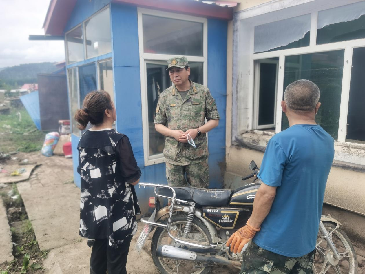 黑龙江省牡丹江军分区官兵民兵奋战灾后重建一线