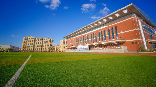 哈尔滨剑桥学院春日景如画青春犹待发