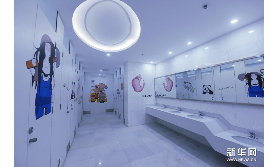 6月22日，中国动漫博物馆内具有动漫特色的卫生间。新华社发（龙巍摄）