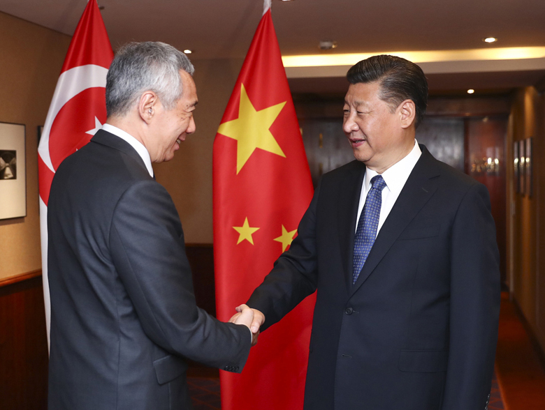 习近平会见新加坡总理李显龙