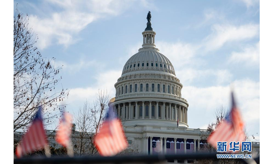 这是1月13日在美国首都华盛顿拍摄的国会大厦。美国国会众议院13日表决通过针对总统特朗普的弹劾条款，指控他“煽动叛乱”。特朗普成为美国历史上首位两度遭到弹劾的总统。新华社记者 刘杰 摄