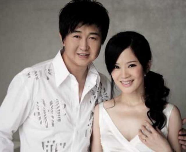 付笛声一家三口现身 知心爱人任静的脸太恐怖