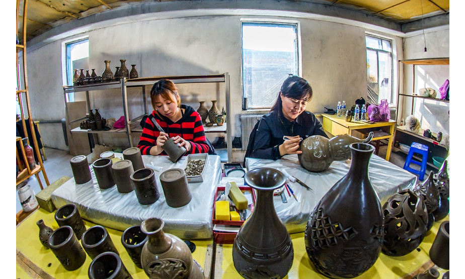 文化产业——勃利黑陶（摄影：王廷义）