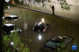 9月2日，美国纽约一条主要道路上的车辆被积水淹没。<br/><br/>　　受飓风“艾达”影响，暴雨1日晚开始袭击纽约市及周边地区，并引发洪涝灾害。纽约州州长凯茜·霍楚尔于2日凌晨宣布该州进入紧急状态。<br/><br/>　　新华社记者 王迎 摄