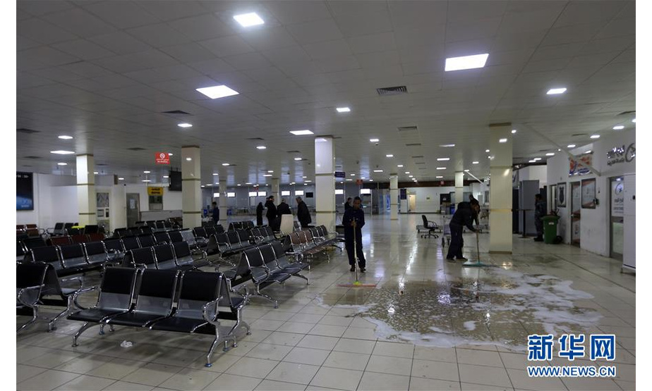 这是1月16日拍摄的利比亚首都的黎波里米提加国际机场内景。据利比亚安全部门和卫生部门消息人士透露，利首都的黎波里米提加国际机场附近15日遭武装分子袭击，目前已致89人伤亡。新华社发（哈姆扎·图尔基亚摄）
