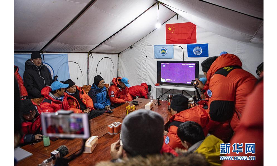 这是位于海拔5200米珠峰登山大本营的指挥帐（5月27日摄）。 5月27日2时10分许，2020珠峰高程测量登山队8名队员陆续从海拔8300米的珠峰突击营地启程向顶峰进发。 新华社记者 晋美多吉 摄