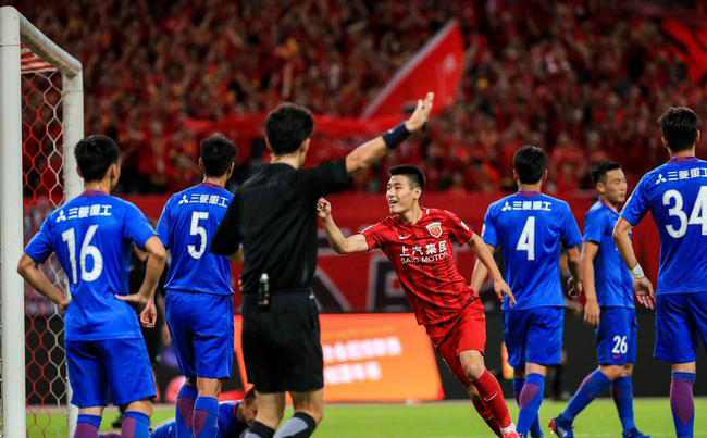 观点:申花已无法抗衡上港 已让球迷忍无可忍