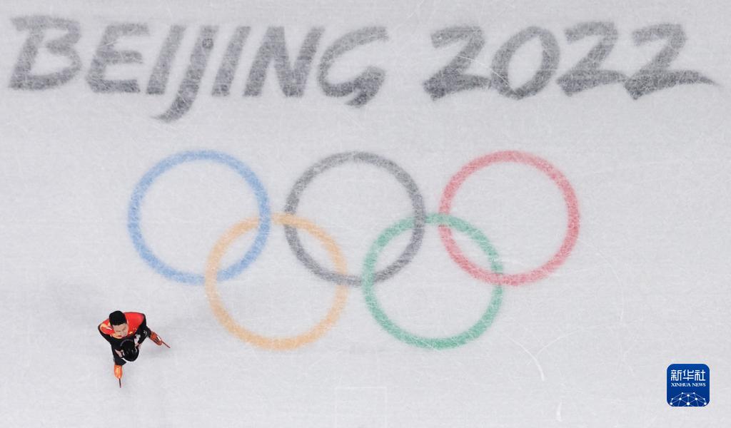 2月7日，任子威在比赛后庆祝。

　　当日，在首都体育馆举行的北京2022年冬奥会短道速滑项目男子1000米决赛中，中国选手任子威夺得冠军。

　　新华社记者 徐子鉴 摄