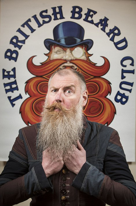  按照庆典的惯例，参与者要在现场选出一位“约克郡胡子王”，最终，本届“胡子王”的称号由一名叫做卡尔•科茨(Carl Coates)的男士夺得。