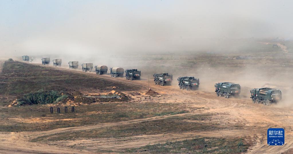 这是9月12日在白俄罗斯布列斯特州拍摄的俄白“西部-2021”联合战略演习现场。

　　俄罗斯与白俄罗斯武装力量“西部-2021”联合战略演习9日拉开帷幕，实兵演练于10日至16日在俄境内9个射击场、波罗的海水域以及白俄罗斯境内5个射击场举行。

　　新华社发（任科夫 摄）