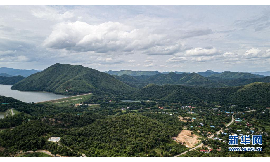 这是8月6日拍摄的泰国岗卡章森林保护区（无人机照片）。

　　在中国福州举行的第44届世界遗产大会上，泰国岗卡章森林保护区被列入联合国教科文组织《世界遗产名录》。

　　新华社记者 王腾 摄