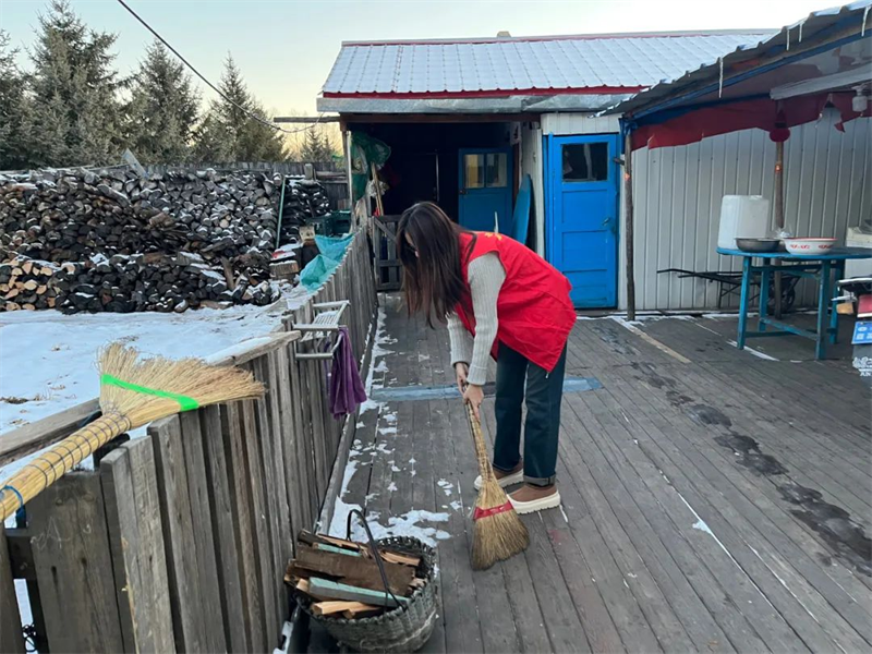 大兴安岭新林区碧洲镇开展环境卫生整治活动