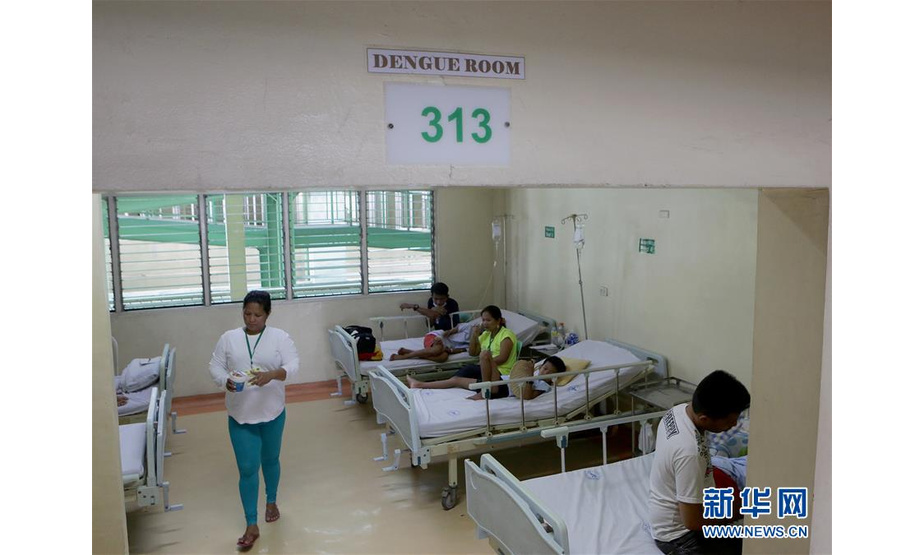 这是7月16日在菲律宾首都马尼拉的一家医院拍摄的登革热病房。 菲律宾卫生部15日公布的数据显示，今年以来菲律宾登革热病例激增。据当地媒体报道，今年该国至少有450人因感染登革热死亡。 新华社发（鲁埃勒·乌马利摄）