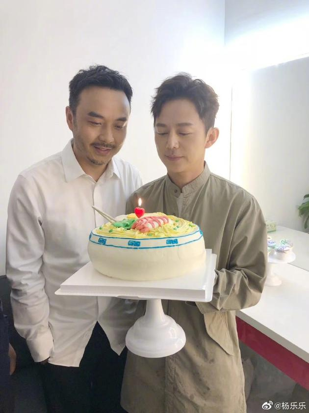 何炅过生日与汪涵一同庆祝 杨乐乐:彼此要珍惜啊