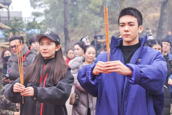 新版《倚天屠龙记》开机 曾舜晞、陈钰琪现身 