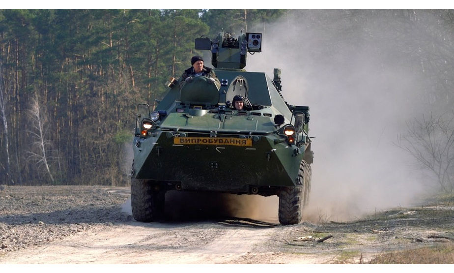 日前，乌克兰将全新的装甲指挥和控制系统安装在BTR-3装甲车上，打造了一款BTR-3KSH指挥车，该车造型非常奇特，可以用于战场指挥。