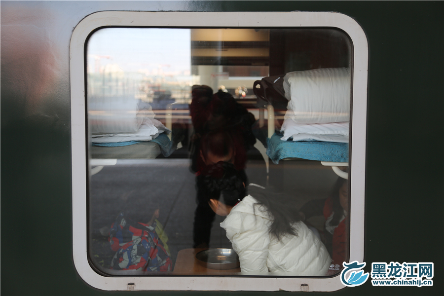 入座后的乘客。石启立 摄